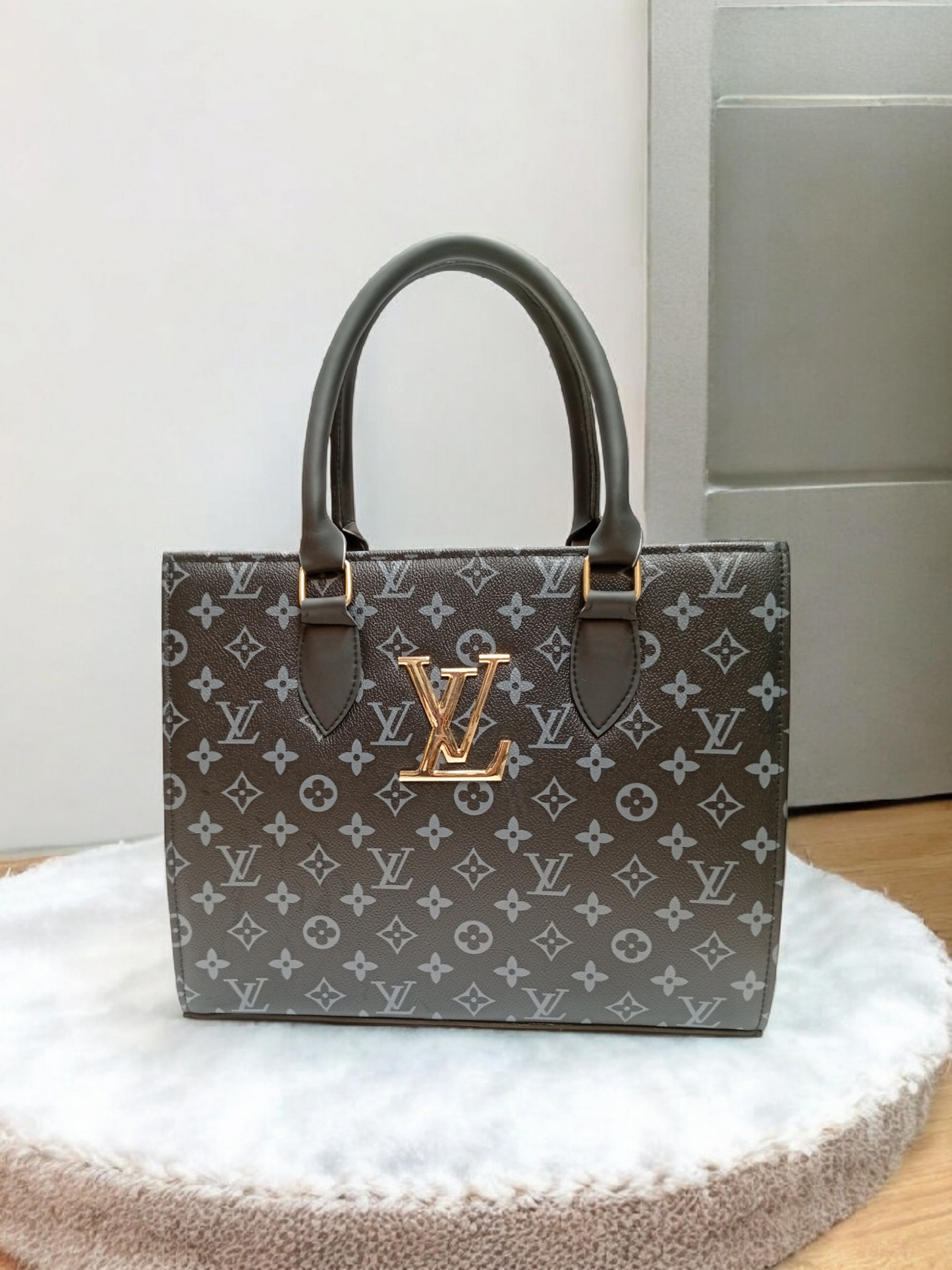 *LOUIS VUITTON TOTE BAGS*