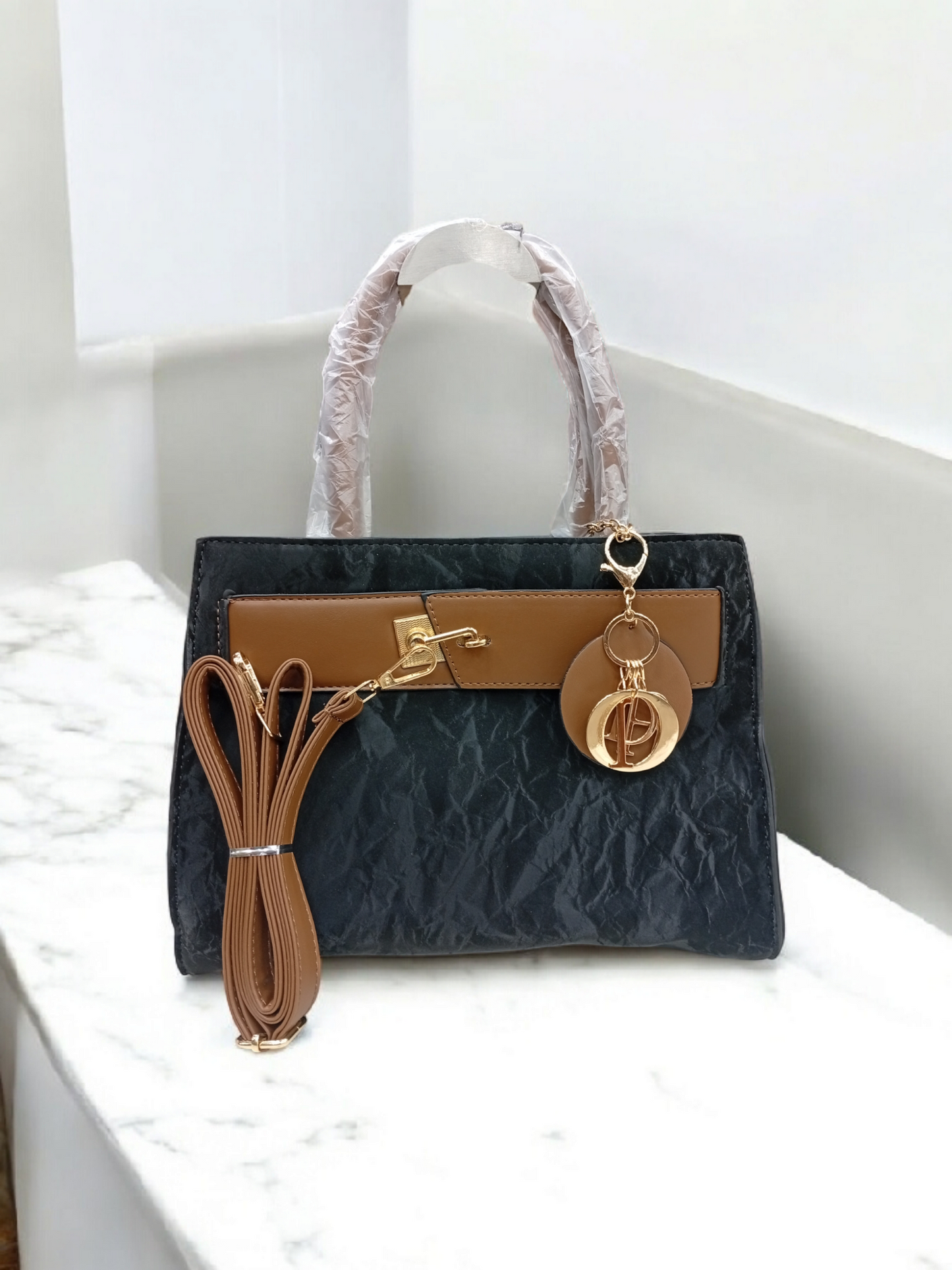 *BEAUTIFUL LADIES IMPORTED HAND BAGS"